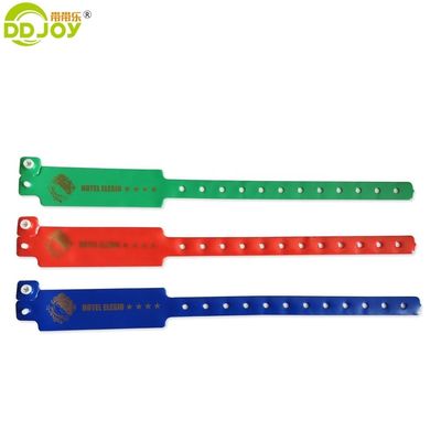 Τεχνητό Custom Wristband Βινύλιο ID βραχιόλι για μαλακό άνετο φόρεμα και στυλ