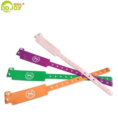 Τεχνητό Custom Wristband Βινύλιο ID βραχιόλι για μαλακό άνετο φόρεμα και στυλ