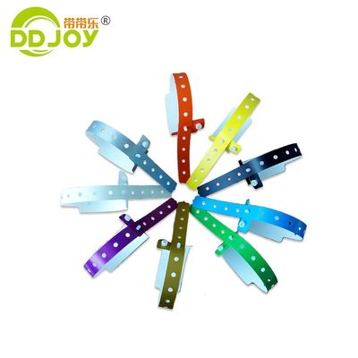 Λευκό Custom CMYK Logo Αδιάβροχο σύνθετο χαρτί βραχιόλι για πάρτι και εκδηλώσεις πισίνας