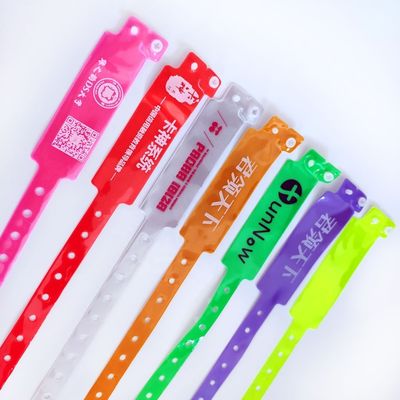 Εκδηλώσεις Πάρτι BANGLES Neon Color Custom Lock ID πλαστικό βινυλίκι βραχιόλια σε ευρύ σχήμα