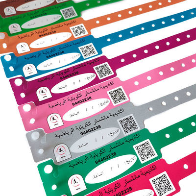 ISO9001 πιστοποιημένο Custom CMYK ψηφιακή εκτύπωση Αδιάβροχο πλαστικό βραχιόλι για ξενοδοχείο