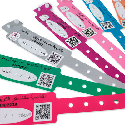 ISO9001 πιστοποιημένο Custom CMYK ψηφιακή εκτύπωση Αδιάβροχο πλαστικό βραχιόλι για ξενοδοχείο