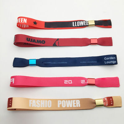 Κόκκινο RFID Chip Custom Logo Printing Satin Fabric Wristbands για το φεστιβάλ του Event Party