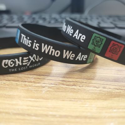 Σιλικόνιο υλικό Custom βραχιόλι αποτύπωσε για εκδηλώσεις 2024 Τμήματα Αδιάβροχο Σιλικόνιο