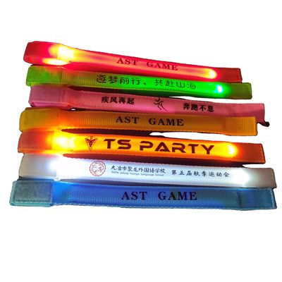 Προσαρμοσμένη εκτύπωση Offset Silk Screen Νάιλον LED βραχιόλι για νυχτερινό τρέξιμο λάμψη στο σκοτεινό βραχιόλι