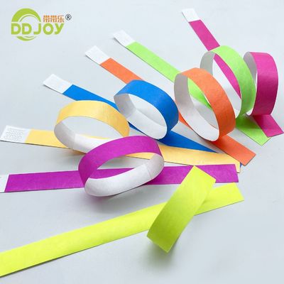 Τυβέκ Bangles Προσαρμοσμένα Προσαρμοσμένα βραχιόλια εκδήλωσης με ισχυρό κολλητικό κλείσιμο
