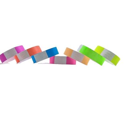 Κάντε μια δήλωση στα φεστιβάλ με το Neon Paper Tyvek βραχιόλι μας σε διάφορα χρώματα