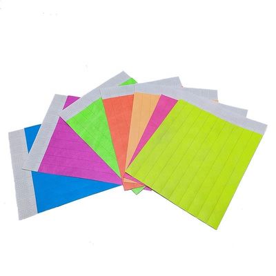 Κάντε μια δήλωση στα φεστιβάλ με το Neon Paper Tyvek βραχιόλι μας σε διάφορα χρώματα