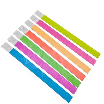 Κάντε μια δήλωση στα φεστιβάλ με το Neon Paper Tyvek βραχιόλι μας σε διάφορα χρώματα