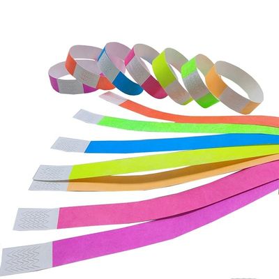 Κάντε μια δήλωση στα φεστιβάλ με το Neon Paper Tyvek βραχιόλι μας σε διάφορα χρώματα