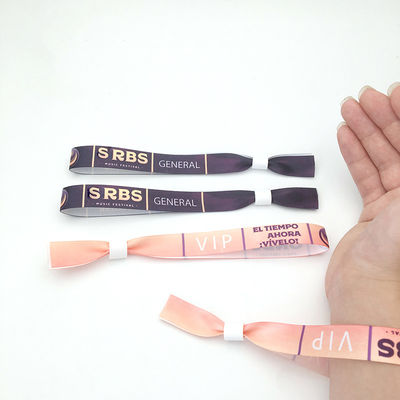 Επεξεργασμένα Φεστιβάλ Φεστιβάλ RFID Chip Satin Fabric βραχιόλια με εκτύπωση λογότυπου