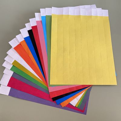 Χάρτινη ταυτοποίηση Tyvek βραχιόλια Προσαρμοσμένο λογότυπο και γραμμικός κωδικός για ταυτοποίηση