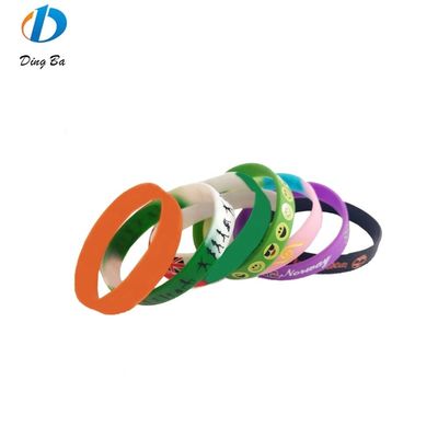 Τραγουδιστικό σχήμα Custom Silicone βραχιόλι τέλειο για τυχαία και σπορ εμφάνιση
