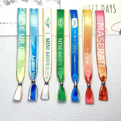Επεξεργασμένο Event Φεστιβάλ Πάρτι RFID Chip Satin Fabric βραχιόλια με εκτύπωση λογότυπου κειμένου