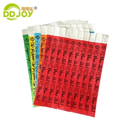 Unisex καρτούν Tyvek βραχιόλια για εξατομικευμένη εκτύπωση λογότυπου σε εκδηλώσεις